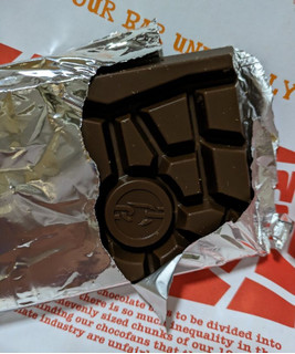 「トニーズチョコロンリー ミルクチョコレート キャラメルシーソルト 180g」のクチコミ画像 by もぐちゃかさん