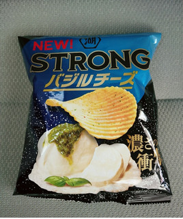 「湖池屋 STRONG ポテトチップス バジルチーズ 袋52g」のクチコミ画像 by レビュアーさん