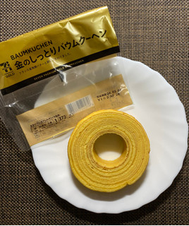 「セブンプレミアムゴールド 金のしっとりバウムクーヘン 袋1個」のクチコミ画像 by わらびーずさん