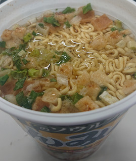 「サンヨー食品 みんみんラーメン本店監修 八王子醤油ラーメン カップ95g」のクチコミ画像 by tddtakaさん