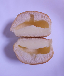 「ヤマザキ 薄皮 チーズクリームパン 袋4個」のクチコミ画像 by ゆるりむさん