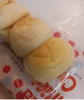 「ヤマザキ ミルキークリームパン 4個入り」のクチコミ画像 by レビュアーさん