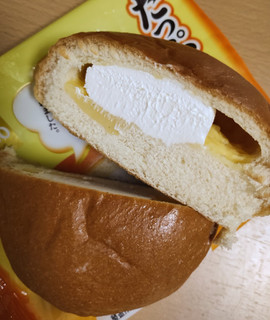 「Pasco たっぷりホイップクリームパン 袋1個」のクチコミ画像 by たくすけさん