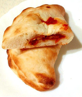 「セブン-イレブン トマトとチーズの手包みピザ」のクチコミ画像 by レビュアーさん