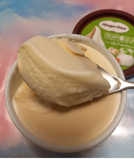 「ハーゲンダッツ ミニカップ CREAMY GELATO ヘーゼルナッツ＆ミルク カップ110ml」のクチコミ画像 by レビュアーさん