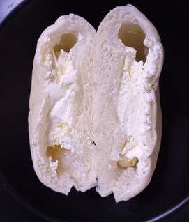 「ファミリーマート ファミマ・ベーカリー 雪見だいふくみたいなパン」のクチコミ画像 by ゆるりむさん