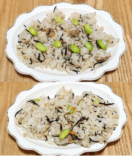 「ナチュラルローソン 枝豆と鶏肉ひじきごはんのもち麦入りおにぎり」のクチコミ画像 by みにぃ321321さん