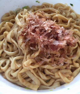 「日清食品 日清のどん兵衛焼うどん だし醤油ごま油仕立て カップ110g」のクチコミ画像 by まろまぶさん