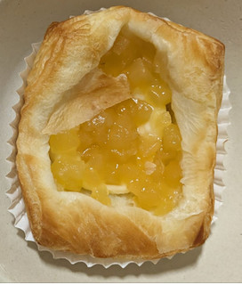 「Pasco 角ぎりりんごのチーズクリームデニッシュ 袋1個」のクチコミ画像 by もぐちゃかさん