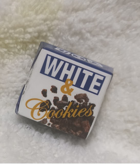 「チロル チロルチョコ ホワイト＆クッキーBOX 箱30粒」のクチコミ画像 by レビュアーさん