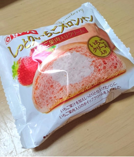 「ヤマザキ しっとりいちごメロンパン いちご果肉入りクリーム 袋1個」のクチコミ画像 by 綾小路綾子さん