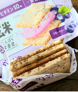 「アサヒ クリーム玄米ブラン ブルーベリー 袋2枚×2」のクチコミ画像 by ちょこぱんcakeさん