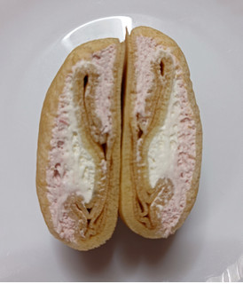 「モンテール 小さな洋菓子店 もちもちクレープ・苺＆ミルク」のクチコミ画像 by hiro718163さん