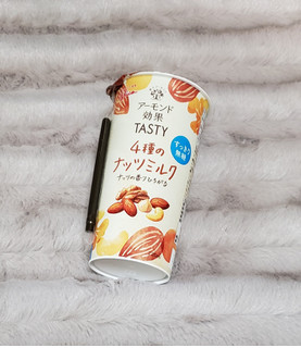 「江崎グリコ アーモンド効果TASTY 4種のナッツミルク カップ220ml」のクチコミ画像 by みにぃ321321さん