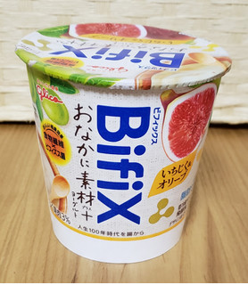 「江崎グリコ BifiX おなかに素材＋ヨーグルト いちじく＆オリーブ カップ330g」のクチコミ画像 by みにぃ321321さん