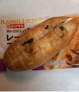 「ヤマザキ レーズンフランスパン ミルク風味クリーム 1個」のクチコミ画像 by レビュアーさん