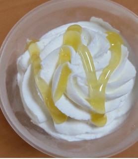 「セブン-イレブン レモンソース＆ホイップのミルクプリン」のクチコミ画像 by はるなつひさん
