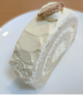 「スターバックス バナナの米粉ロールケーキ」のクチコミ画像 by はるなつひさん