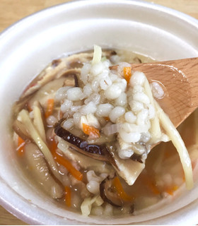 「ローソン ナチュラルローソン 鶏ささみと生姜のもち麦スープ」のクチコミ画像 by もぐヒナさん