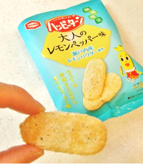 「亀田製菓 ハッピーターン 大人のレモンペッパー味 袋32g」のクチコミ画像 by ビーピィさん