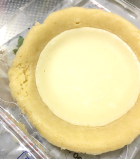「サンラヴィアン 窯で焼いたクリームチーズのタルト 袋1個」のクチコミ画像 by ふわのんさん