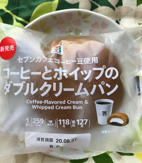 「セブンプレミアム コーヒーとホイップのダブルクリームパン 袋1個」のクチコミ画像 by くぅーみんさん