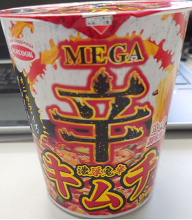 「エースコック MEGA 辛 濃厚鬼辛キムチラーメン カップ91g」のクチコミ画像 by tddtakaさん