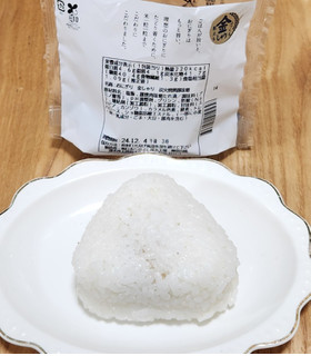 「ローソン おにぎり屋 金しゃりおにぎり 炭火焼黒豚 味噌たれ」のクチコミ画像 by みにぃ321321さん