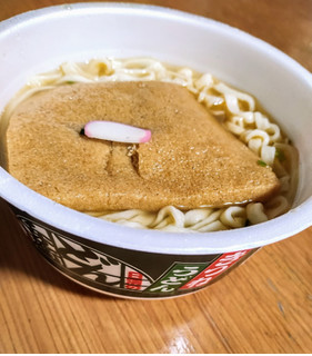 「日清食品 日清のどん兵衛 きつねうどん だし比べ 西 カップ95g」のクチコミ画像 by ちーえび さん