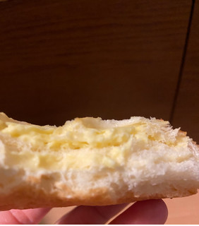 「ファミリーマート ファミマ・ベーカリー ソフトなチーズクリームパン」のクチコミ画像 by レビュアーさん