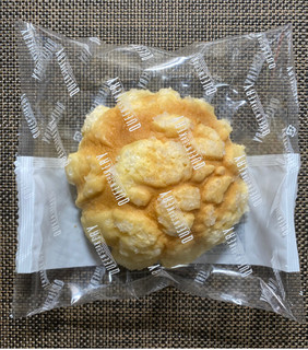 「クイーンズベーカリー ざくざく食感のメロンパン」のクチコミ画像 by わらびーずさん