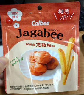 「カルビー Jagabee 紀州産完熟梅味 袋36g」のクチコミ画像 by ももたろこさん