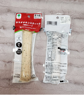 「ファミリーマート サラダチキンスティック3種のハーブ」のクチコミ画像 by みにぃ321321さん
