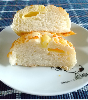 「ローソン 3種のチーズパン 3個入」のクチコミ画像 by ピーまるさん
