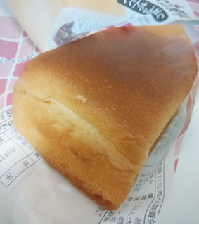 「ヤマザキ 中身たっぷり四角いパン つぶあん＆ホイップ 袋1個」のクチコミ画像 by もぐのこさん