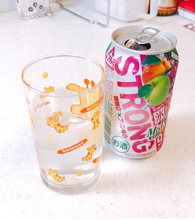 「KIRIN 氷結ストロング ミックスパンチ 缶350ml」のクチコミ画像 by ビーピィさん