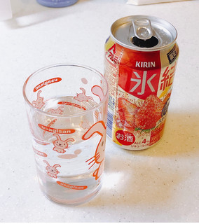 「KIRIN 氷結 栃木産スカイベリー 缶350ml」のクチコミ画像 by ビーピィさん