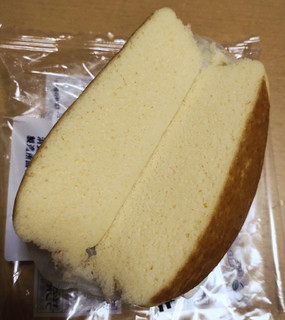 「セブン＆アイ セブンプレミアム 3種の熟成チーズの蒸しケーキ」のクチコミ画像 by たくすけさん