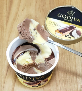 「ゴディバ カップアイス チョコレートエクレア風アイス カップ90ml」のクチコミ画像 by みにぃ321321さん