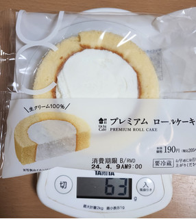 「ローソン Uchi Cafe’ プレミアムロールケーキ」のクチコミ画像 by たくすけさん