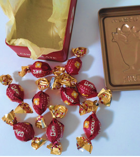 「メリーチョコレートカムパニー はじけるキャンディチョコレート。 いちごパフェ缶 9個」のクチコミ画像 by 桜トルタさん