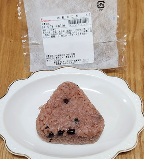 「デイリーヤマザキ 赤飯おこわおにぎり 北海道産小豆」のクチコミ画像 by みにぃ321321さん
