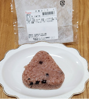 「デイリーヤマザキ 赤飯おこわおにぎり 北海道産小豆使用」のクチコミ画像 by みにぃ321321さん