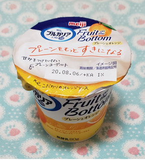 「明治 ブルガリア ヨーグルトLB81 Fruit on the Bottom プレーンとオレンジ カップ70g×2」のクチコミ画像 by みにぃ321321さん