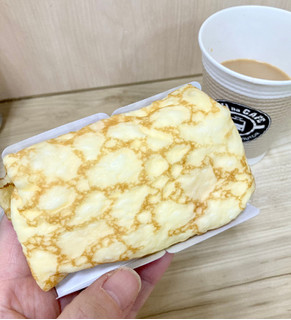 「ニューデイズ EKI na CAFE 苺のムースクレープ 1個」のクチコミ画像 by COTORI cafeさん