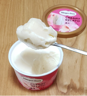 「ハーゲンダッツ ミニカップ CREAMY GELATO 濃桃～こいもも～ カップ110ml」のクチコミ画像 by みにぃ321321さん