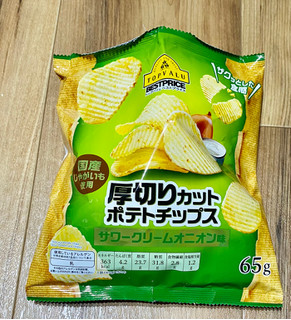 「トップバリュ ベストプライス 厚切りカット ポテトチップス サワークリームオニオン味 袋65g」のクチコミ画像 by もんペチさん