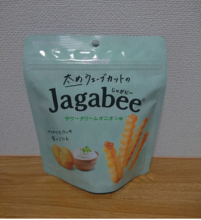 「カルビー 太めウェーブカットのJagabee サワークリームオニオン味 袋35g」のクチコミ画像 by レビュアーさん