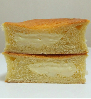 「セブン-イレブン ベイクドチーズクリームのパン」のクチコミ画像 by ぷちとまとさん
