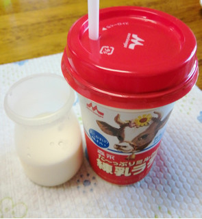 「森永 た～っぷりミルクの練乳ラテ カップ240ml」のクチコミ画像 by ちるおこぜさん